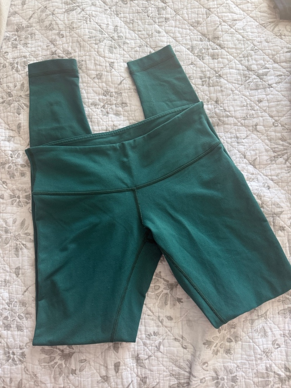 Lululemon leggings teal size 6 / not sure style some wear see pics - Picture 3 of 7